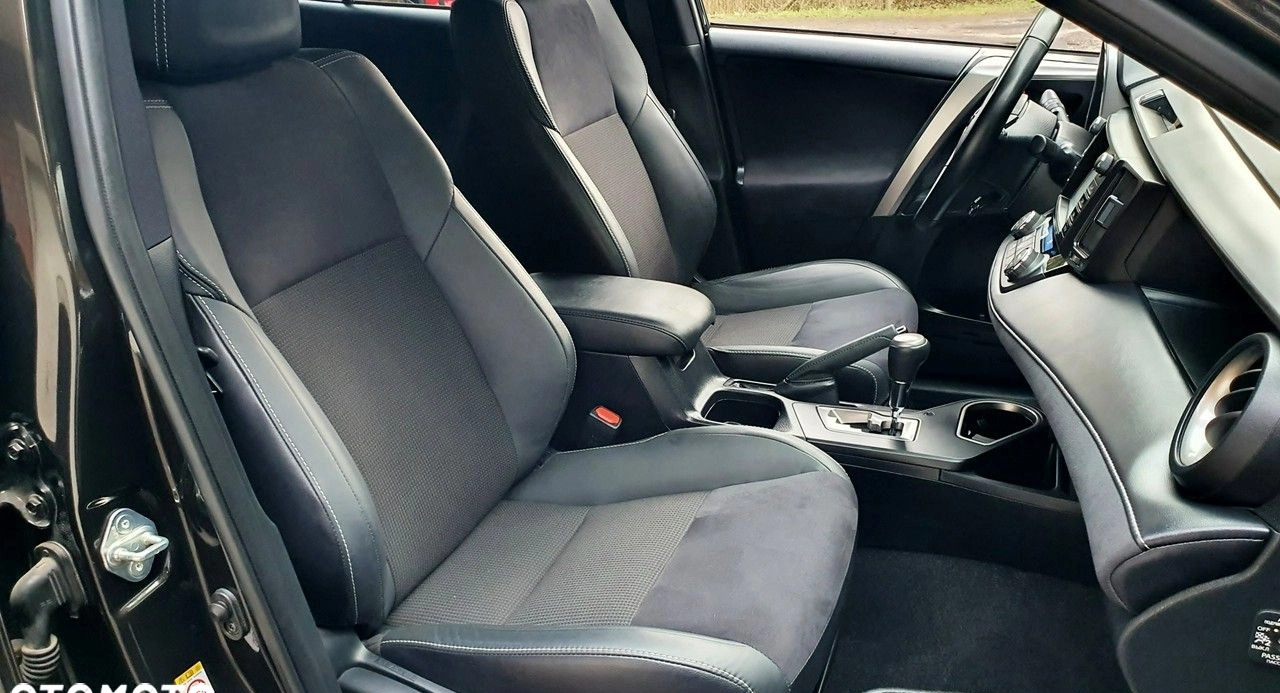 Toyota RAV4 cena 119900 przebieg: 72079, rok produkcji 2018 z Sulejówek małe 781